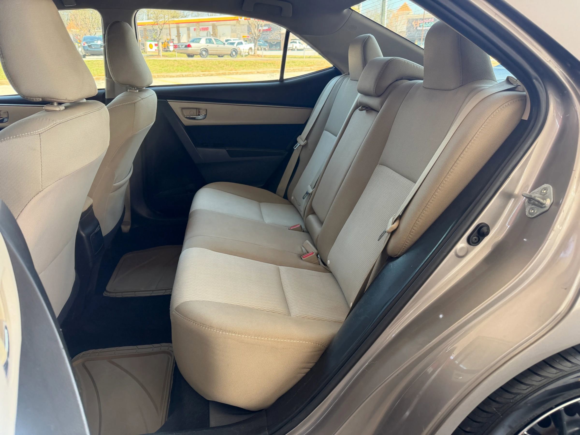 Used 2016 Toyota Corolla LE image 11