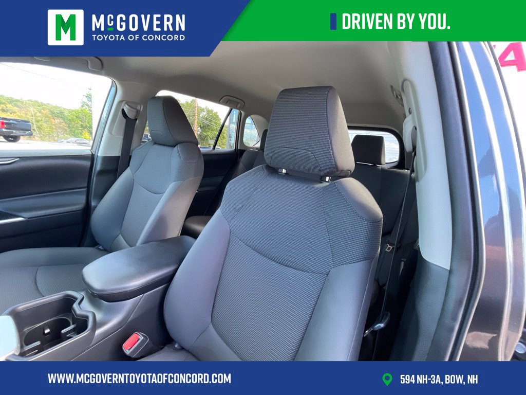 Used 2024 Toyota RAV4 LE AWD/4WD image 10