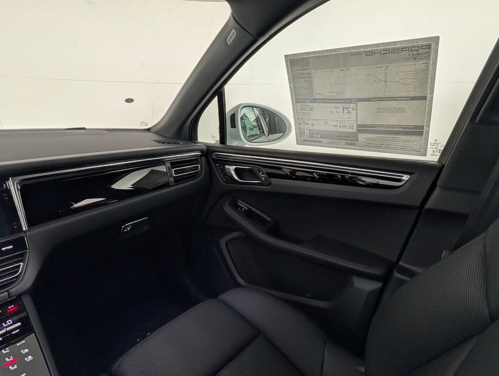 New 2026 Porsche Macan AWD/4WD image 25