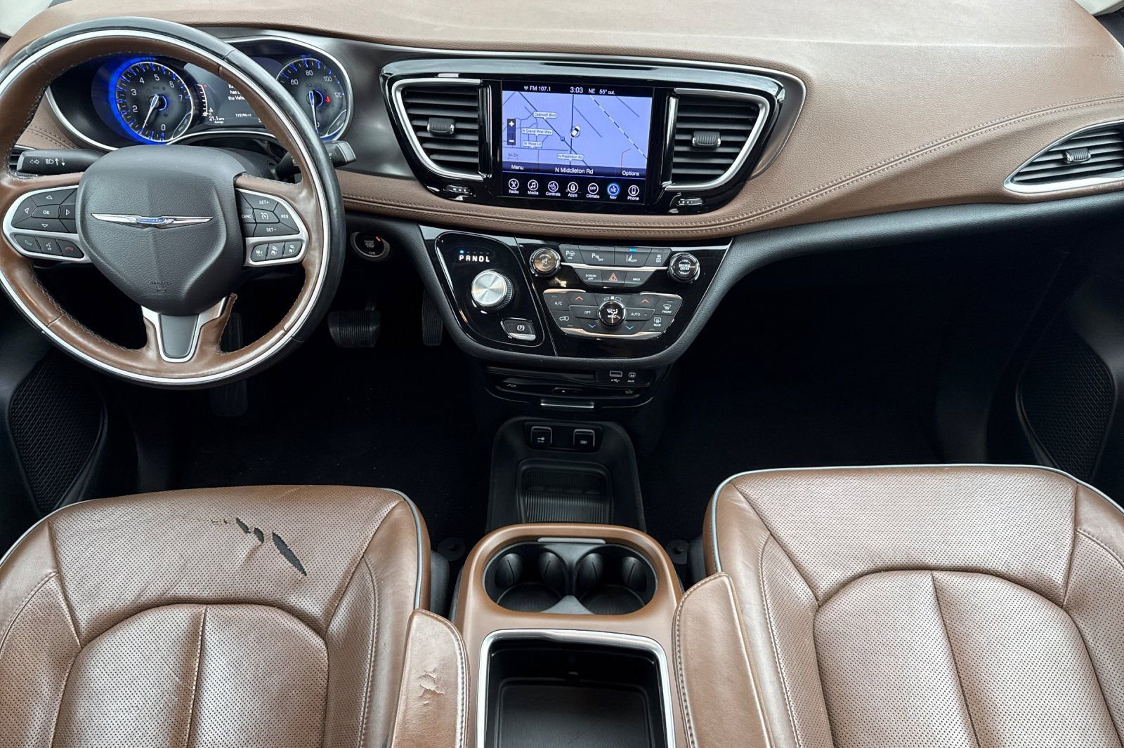 Used 2017 Chrysler Pacifica Limited w/ UConnect Theater Package FWD image 13