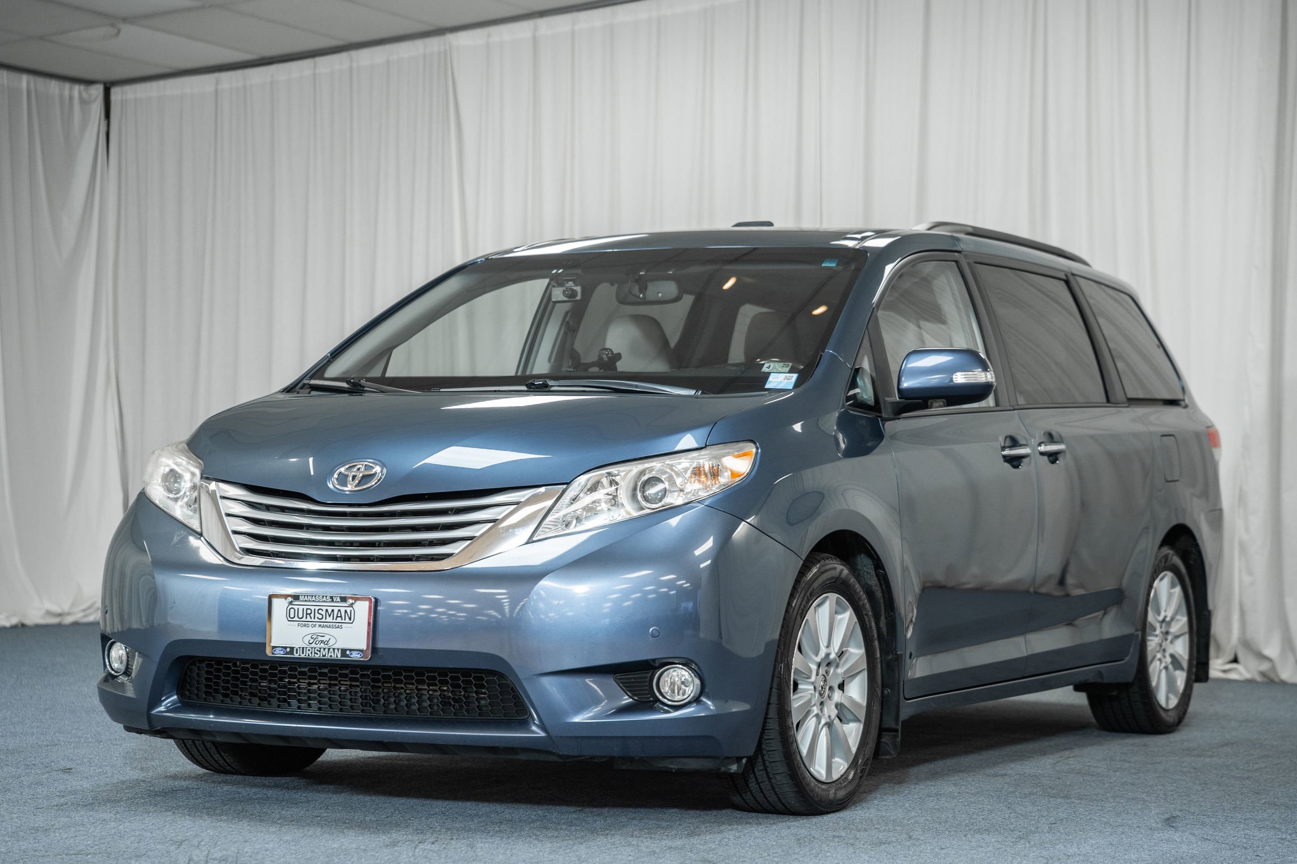 Used 2014 Toyota Sienna Limited image 3