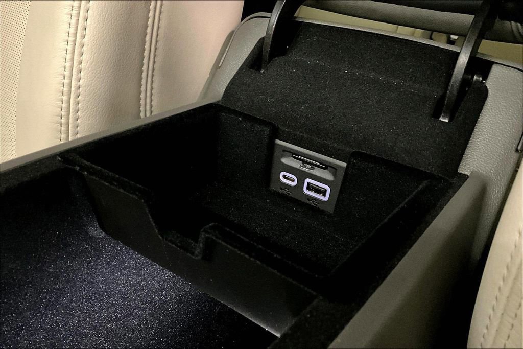 Used 2021 Cadillac XT5 Premium Luxury w/ LPO, Floor Liner Package AWD/4WD image 16
