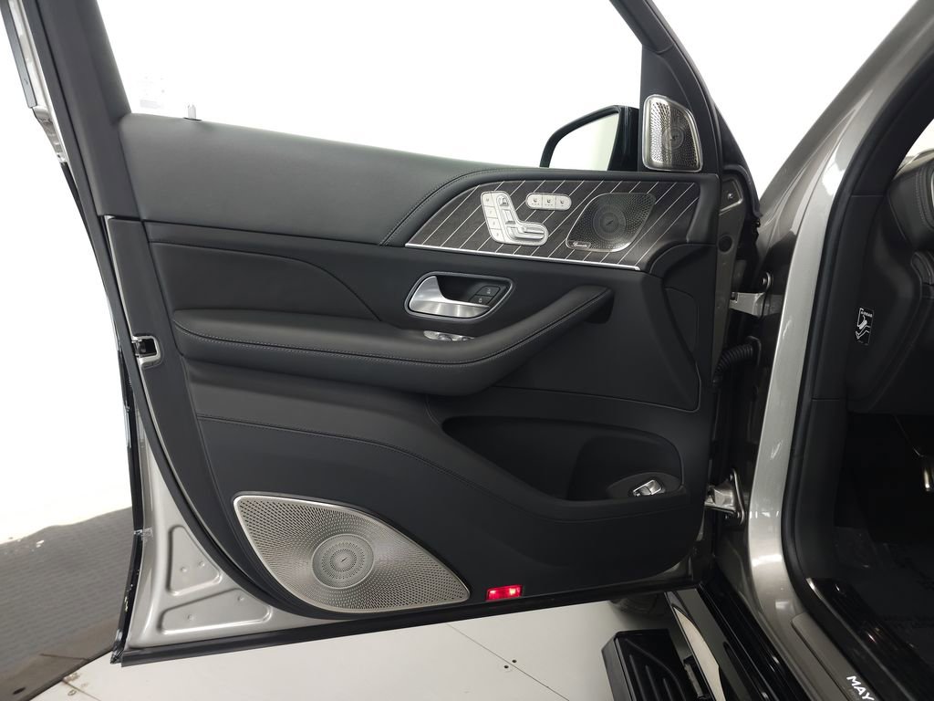 Used 2025 Mercedes-Benz Maybach GLS 600 4MATIC image 5