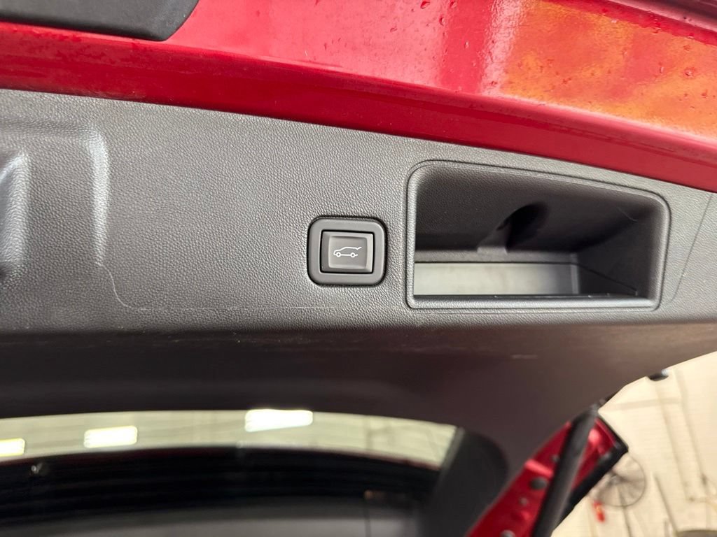 Used 2023 GMC Terrain SLT AWD/4WD image 15