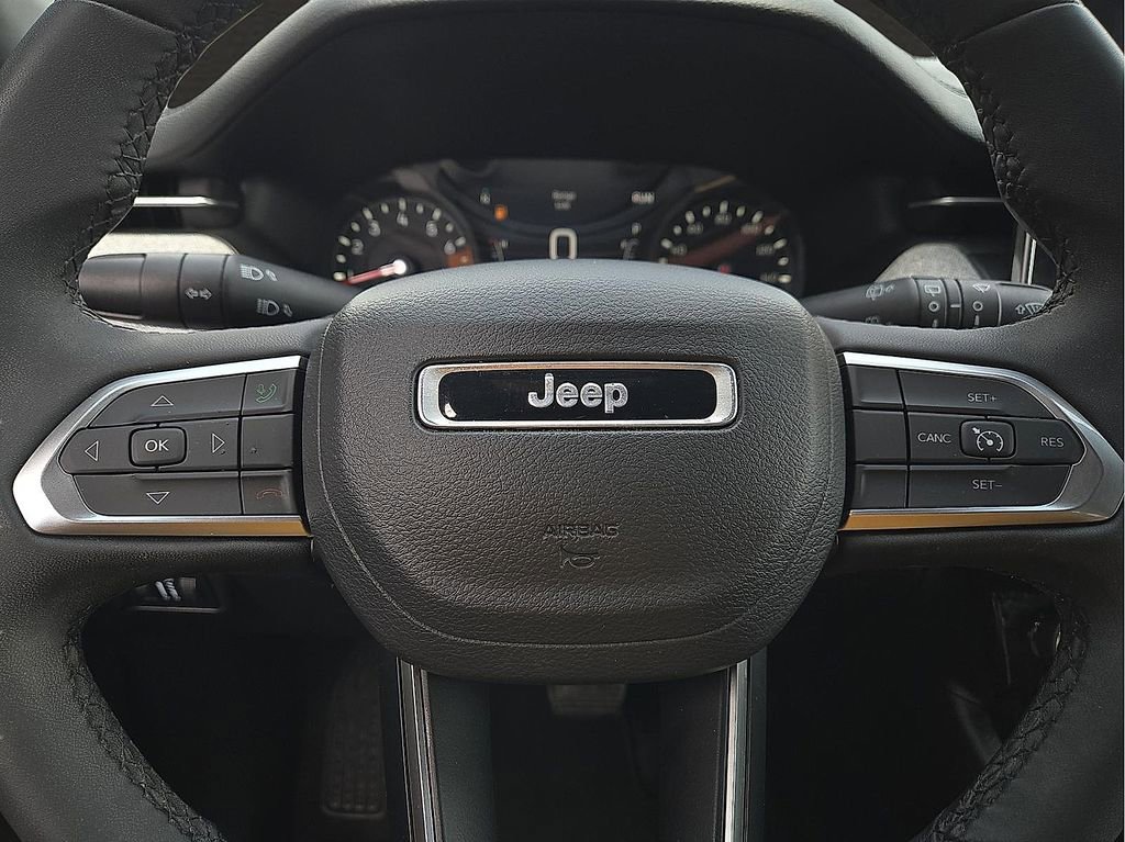 Used 2024 Jeep Compass Latitude AWD/4WD image 19