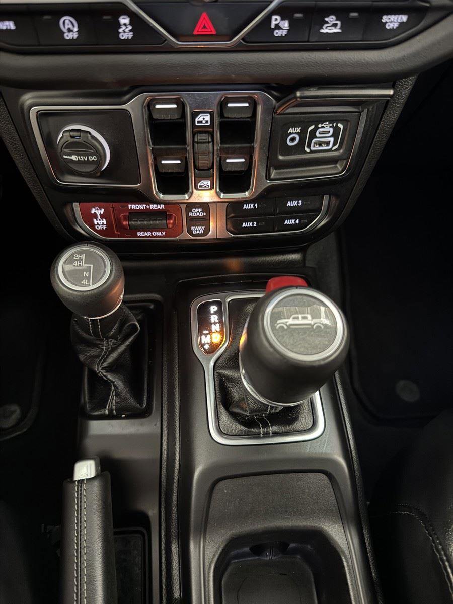 Used 2024 Jeep Gladiator Rubicon w/ Technology Group AWD/4WD image 16