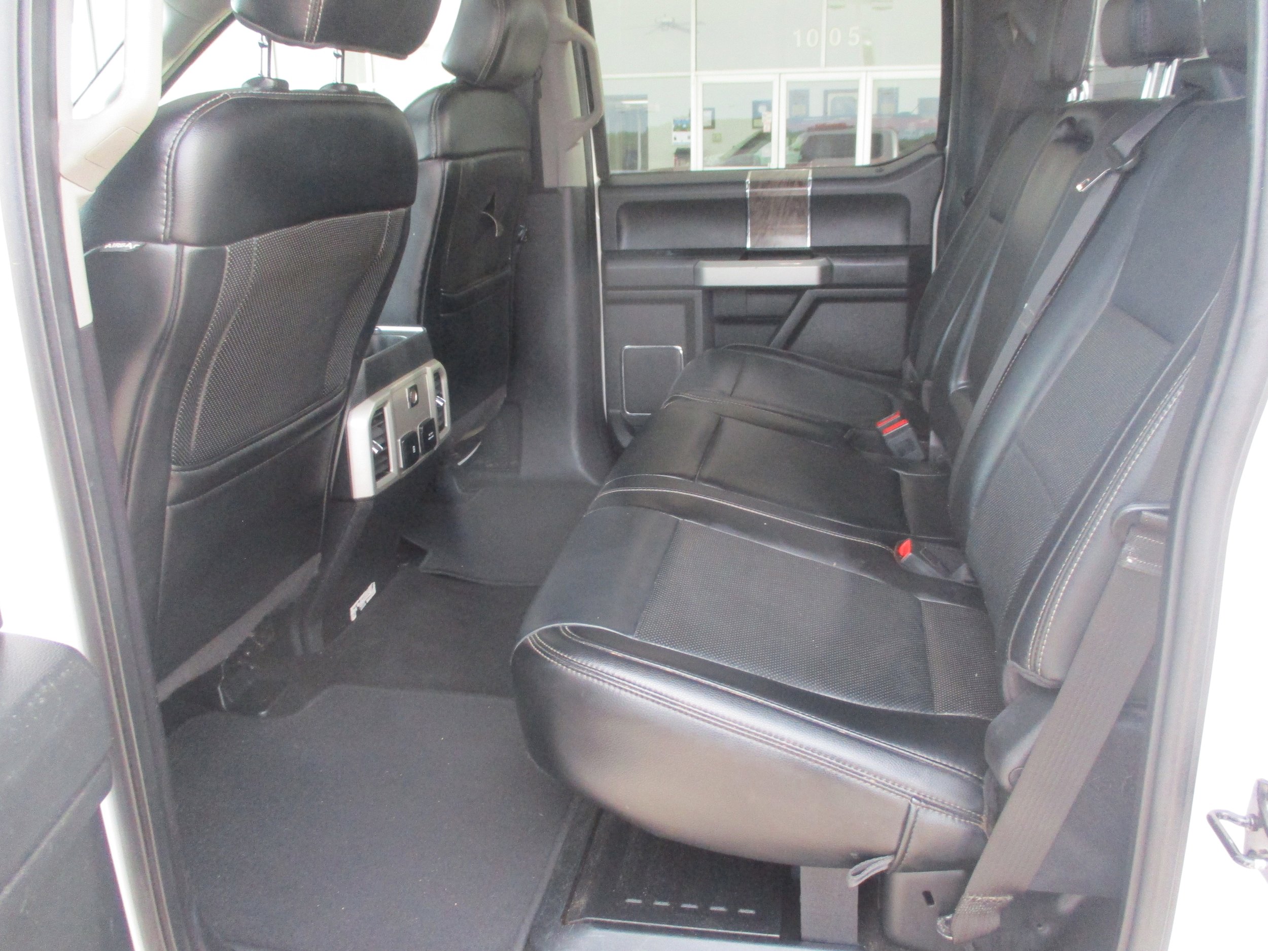 Used 2019 Ford F350 Lariat w/ Lariat Ultimate Package AWD/4WD image 6