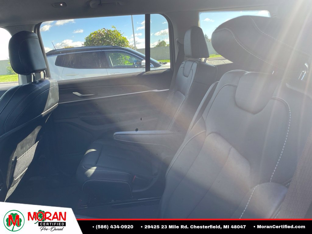 Used 2023 Jeep Grand Cherokee L Limited AWD/4WD image 13