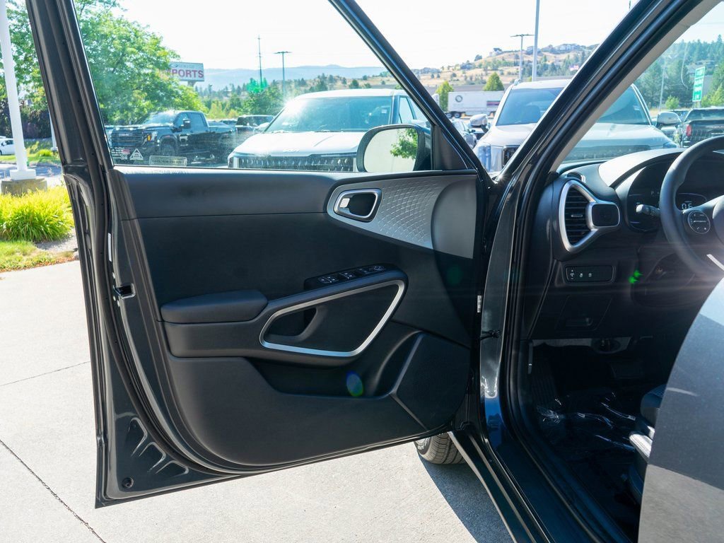 New 2025 Kia Soul LX image 15