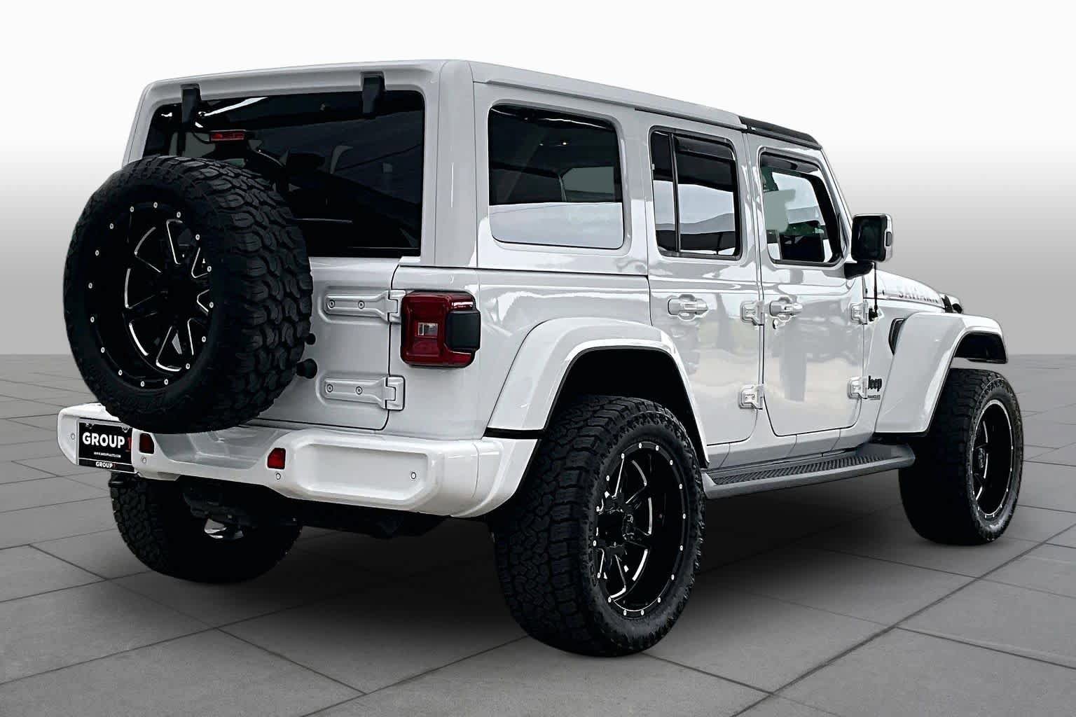 Used 2021 Jeep Wrangler Unlimited Sahara AWD/4WD image 12