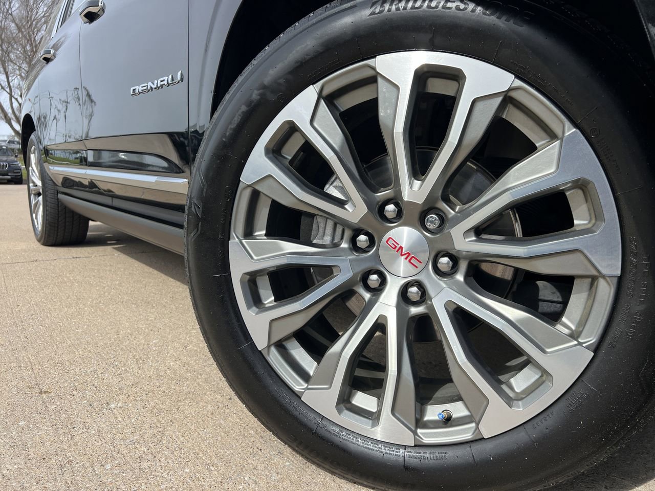 Used 2021 GMC Yukon XL Denali w/ Denali Premium Package image 7