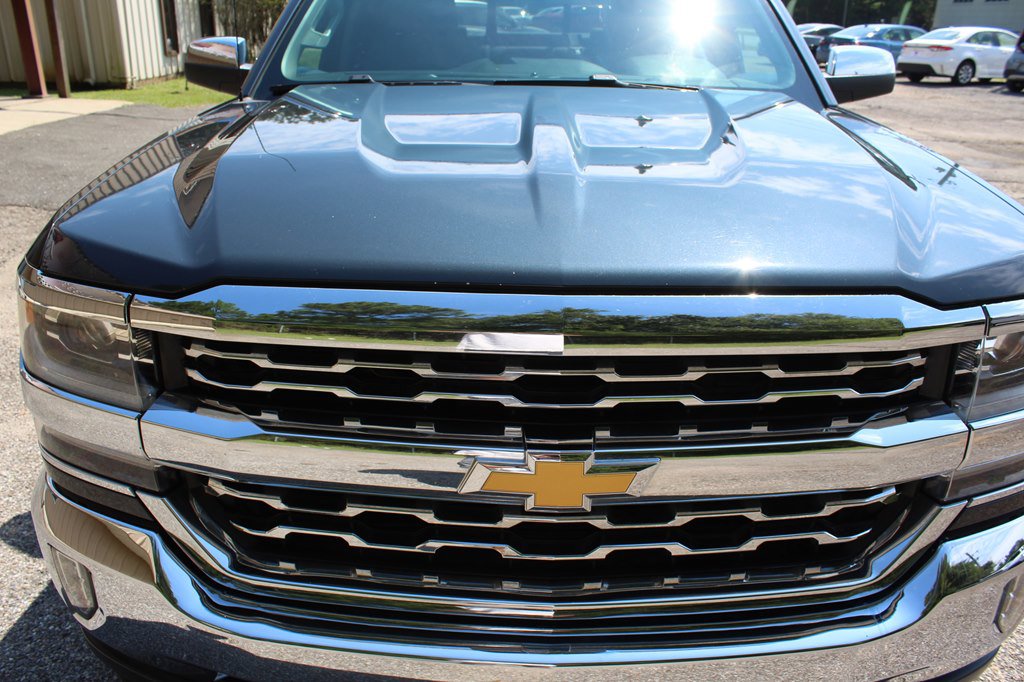 Used 2018 Chevrolet Silverado 1500 LTZ w/ Sport Package image 9