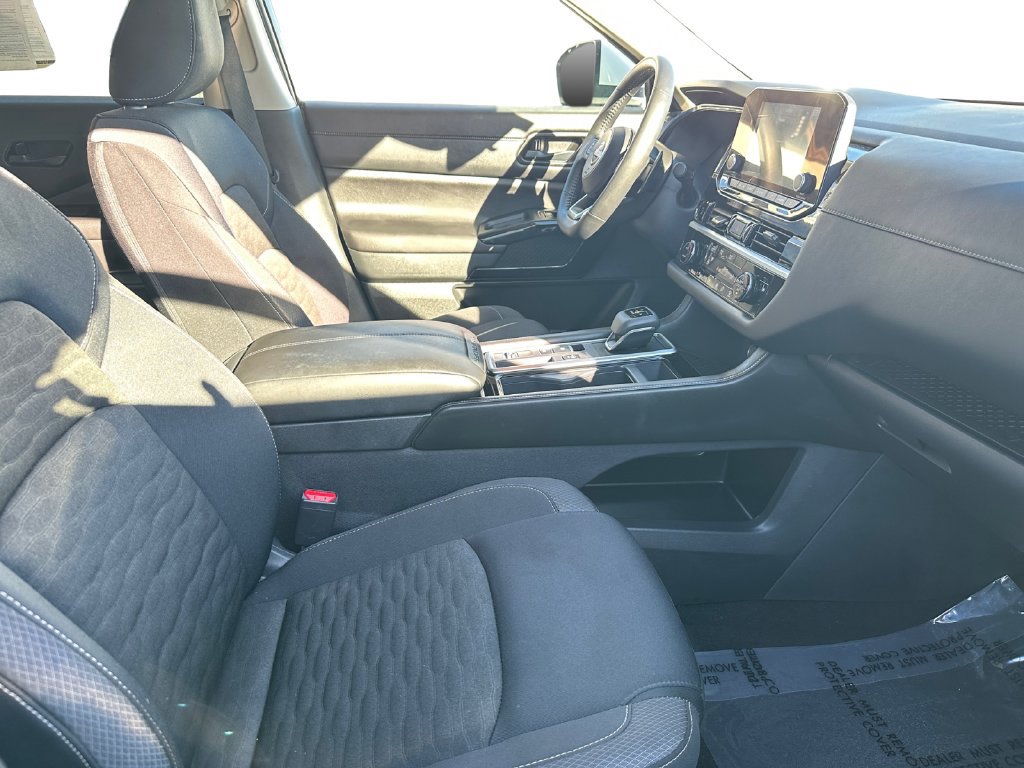 Used 2025 Nissan Pathfinder SV FWD image 15