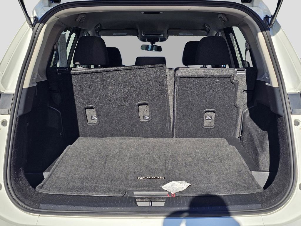 Used 2024 Nissan Rogue S image 12