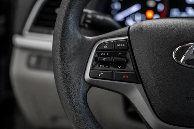 Used 2017 Hyundai Elantra SE image 19
