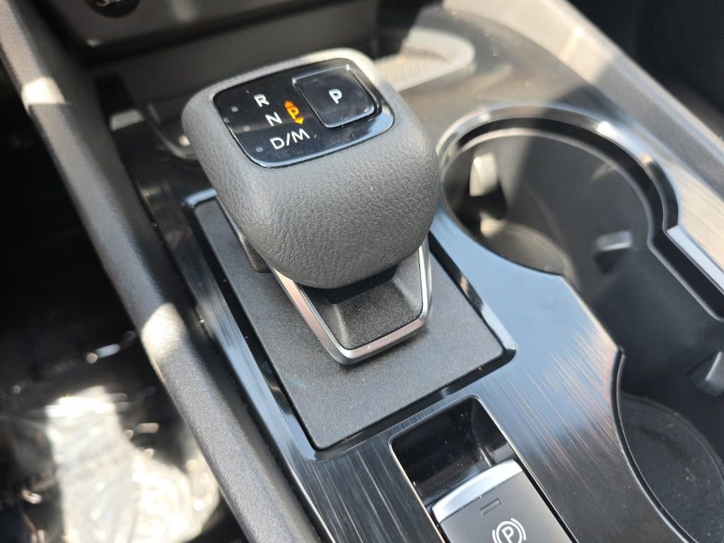 Used 2025 Nissan Rogue SV image 24