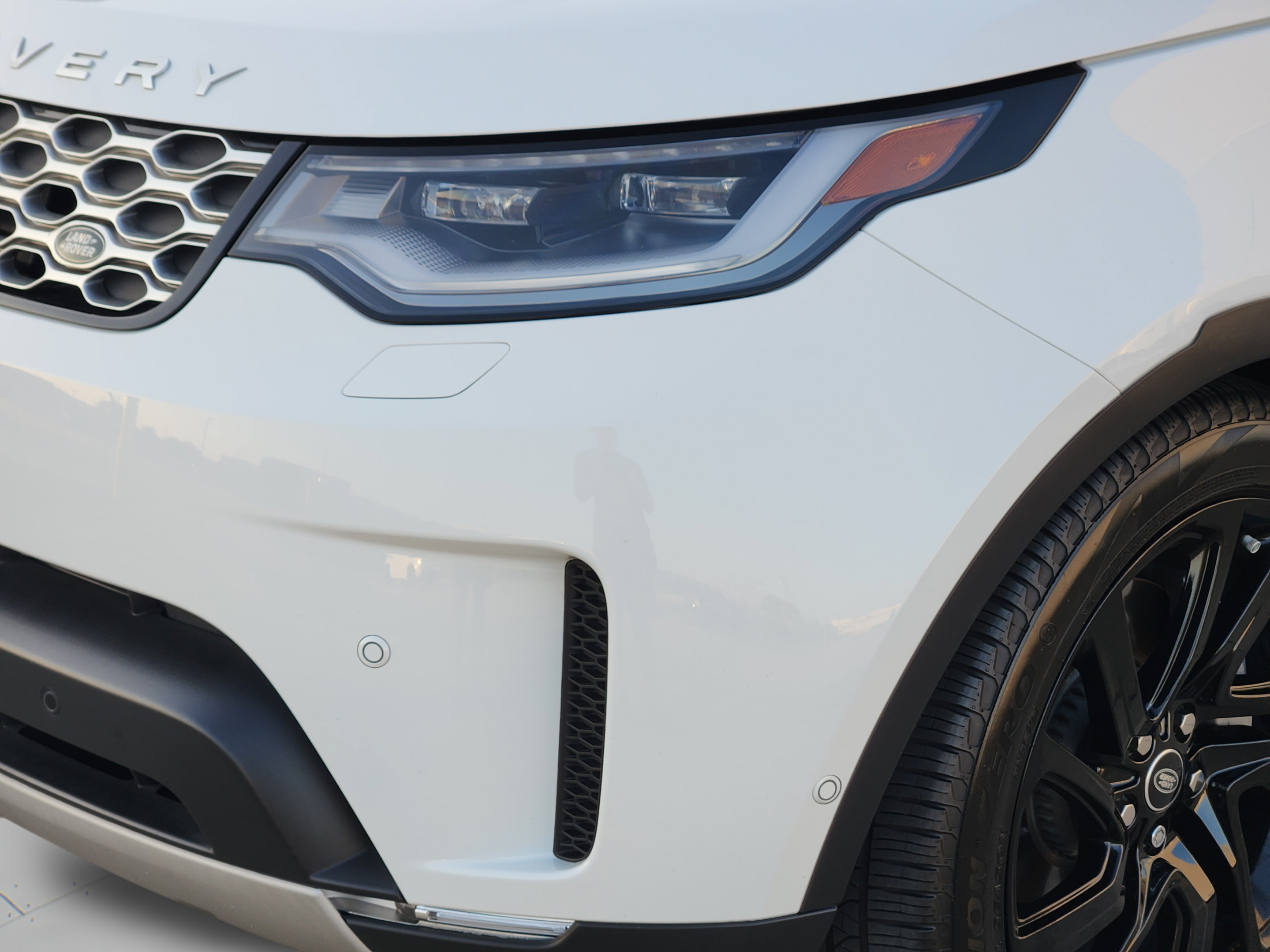 Certified 2025 Land Rover Discovery S AWD/4WD image 33