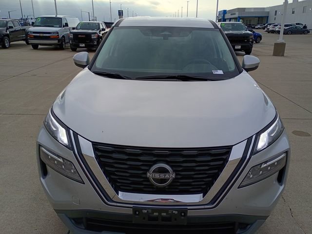 Used 2023 Nissan Rogue SV image 2