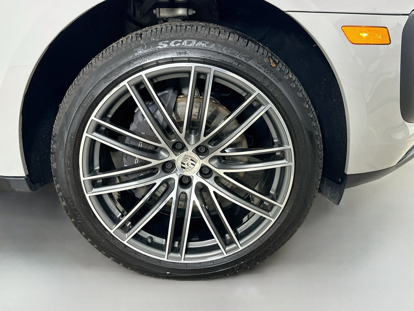 Used 2023 Porsche Macan AWD/4WD image 10