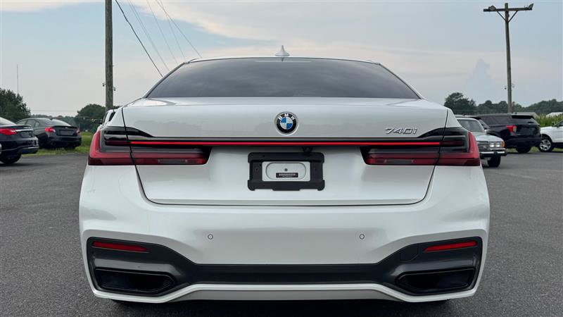Used 2022 BMW 740i w/ M Sport Package RWD image 17