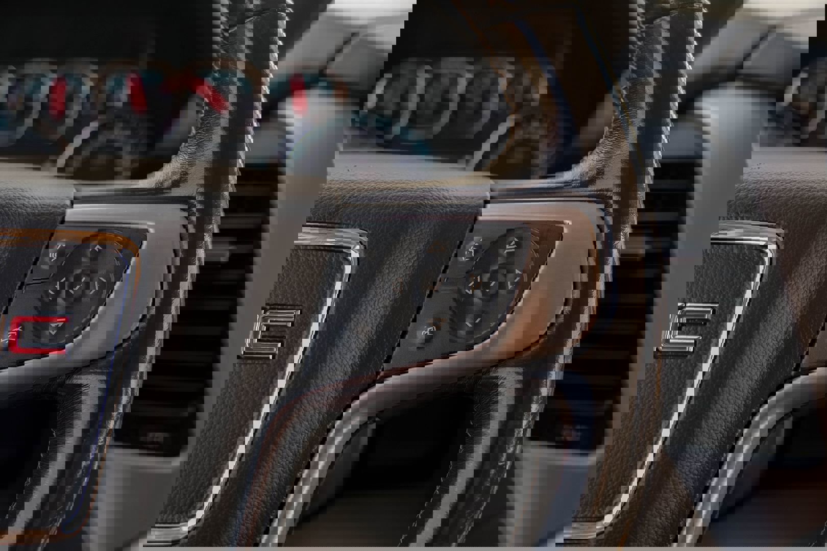 Used 2018 GMC Yukon SLT w/ Open Road Package image 16