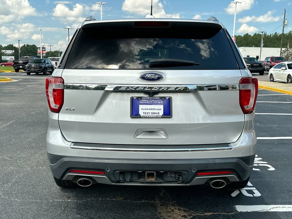 Used 2018 Ford Explorer XLT w/ Equipment Group 202A FWD image 15