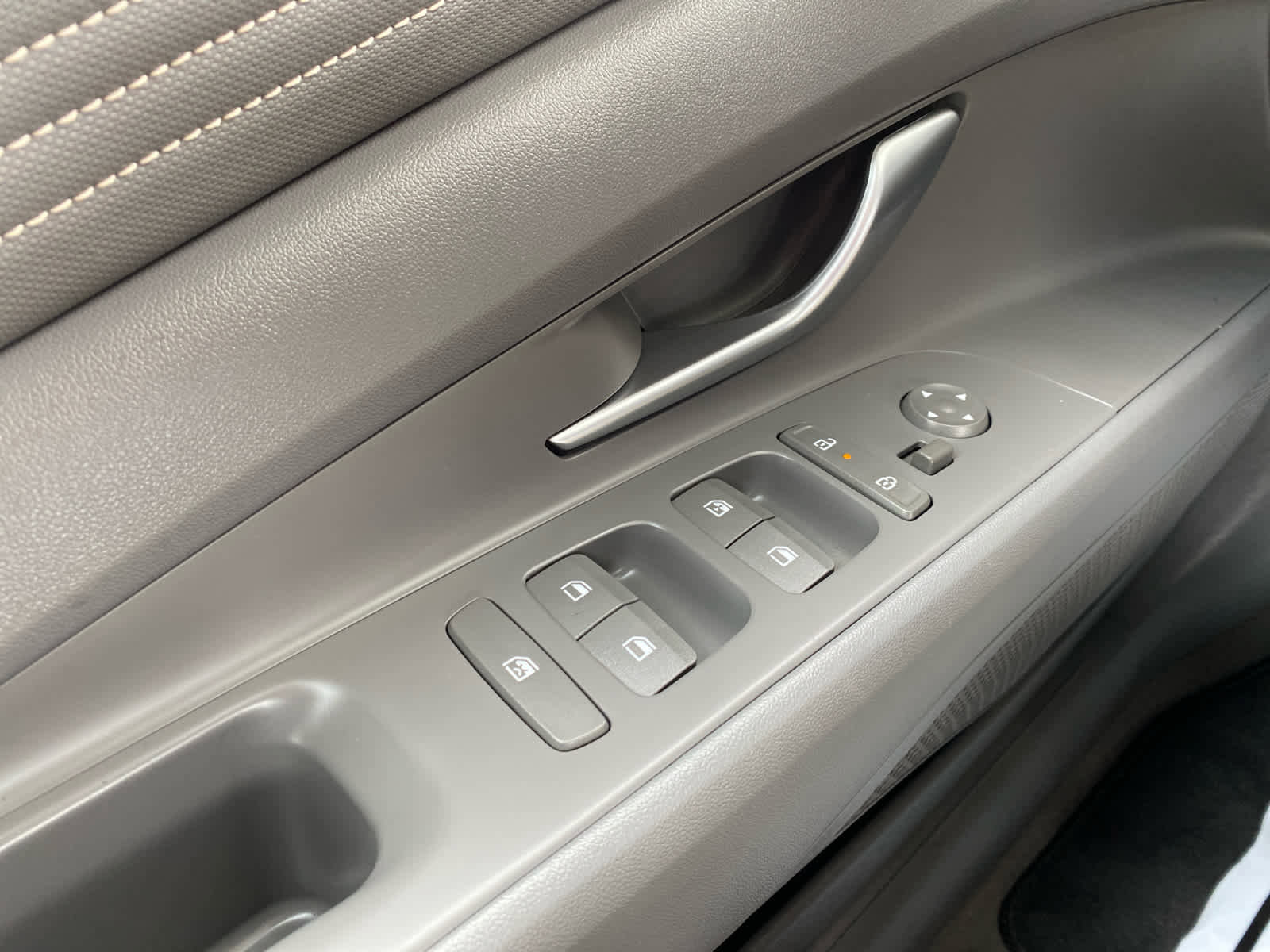 Certified 2025 Hyundai Elantra SEL image 18