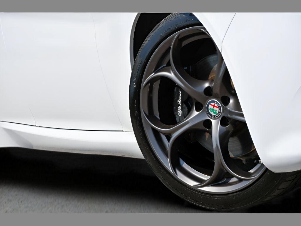 Used 2018 Alfa Romeo Giulia Ti Sport w/ Quick Order Package 22S Sport AWD/4WD image 11