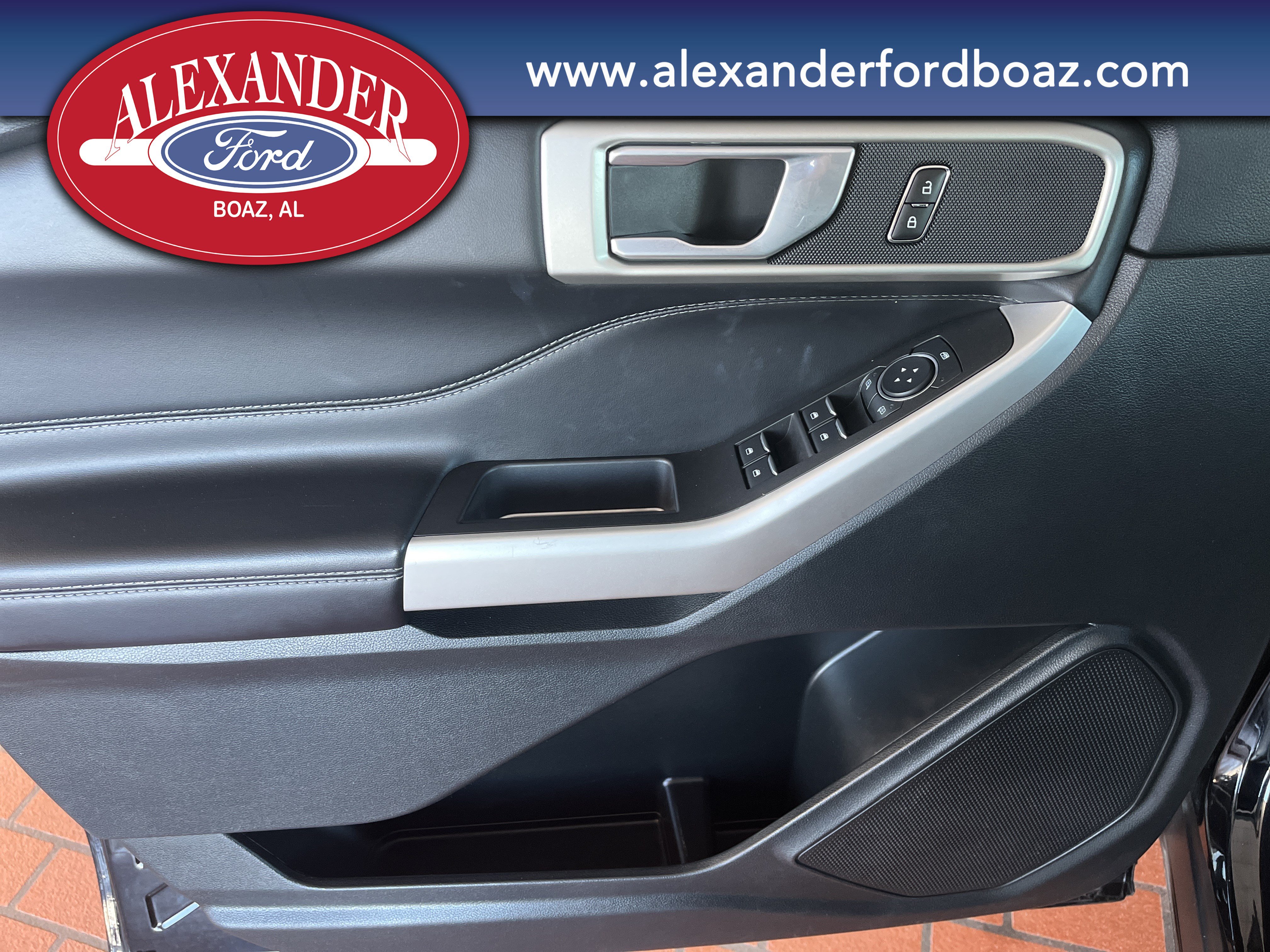 Used 2023 Ford Explorer XLT w/ Equipment Group 202A AWD/4WD image 9