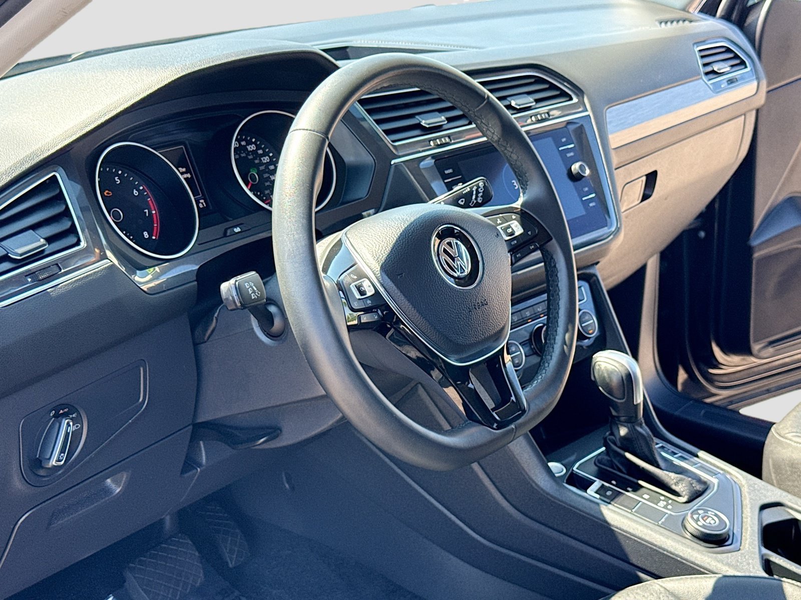 Used 2020 Volkswagen Tiguan SE AWD/4WD image 4