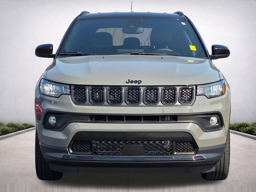 Used 2023 Jeep Compass Latitude AWD/4WD image 3