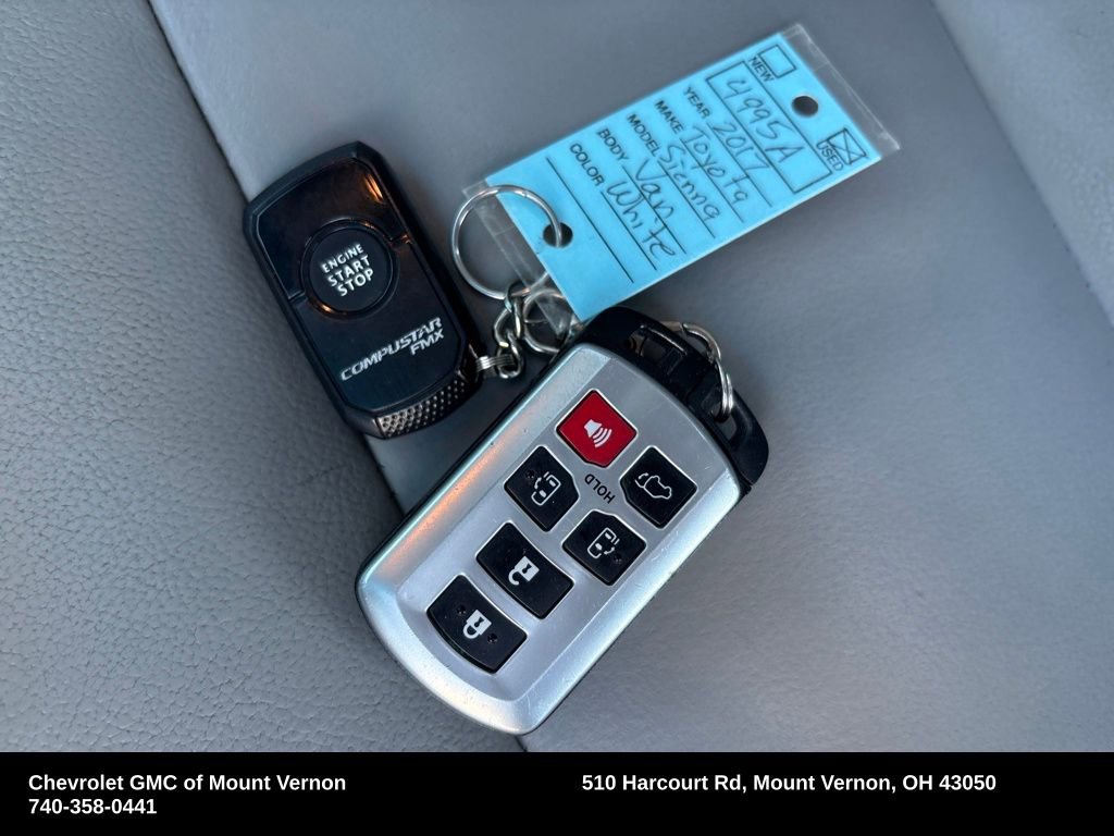 Used 2017 Toyota Sienna L image 26