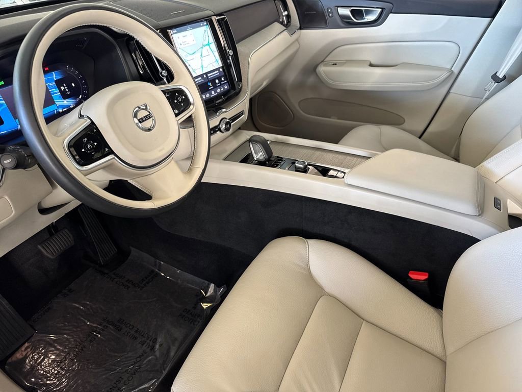 Certified 2023 Volvo XC60 B5 Plus w/ Climate Package AWD/4WD image 9