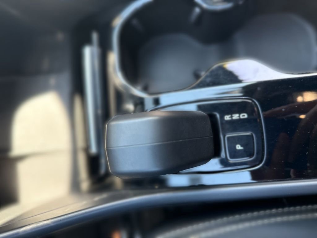 Used 2023 Volvo XC40 Recharge Plus AWD/4WD image 21