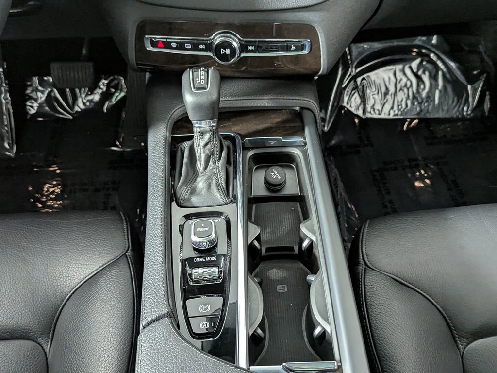 Used 2016 Volvo XC90 T6 Momentum w/ Momentum Plus Package image 37