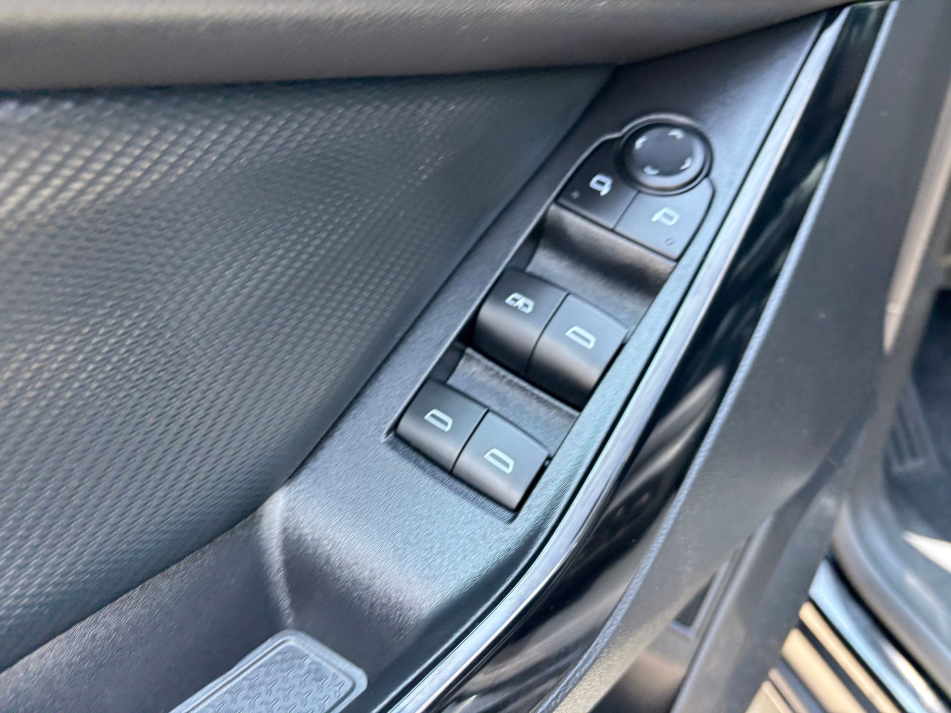 Used 2025 Chevrolet Equinox LT w/ Convenience Package II FWD image 26