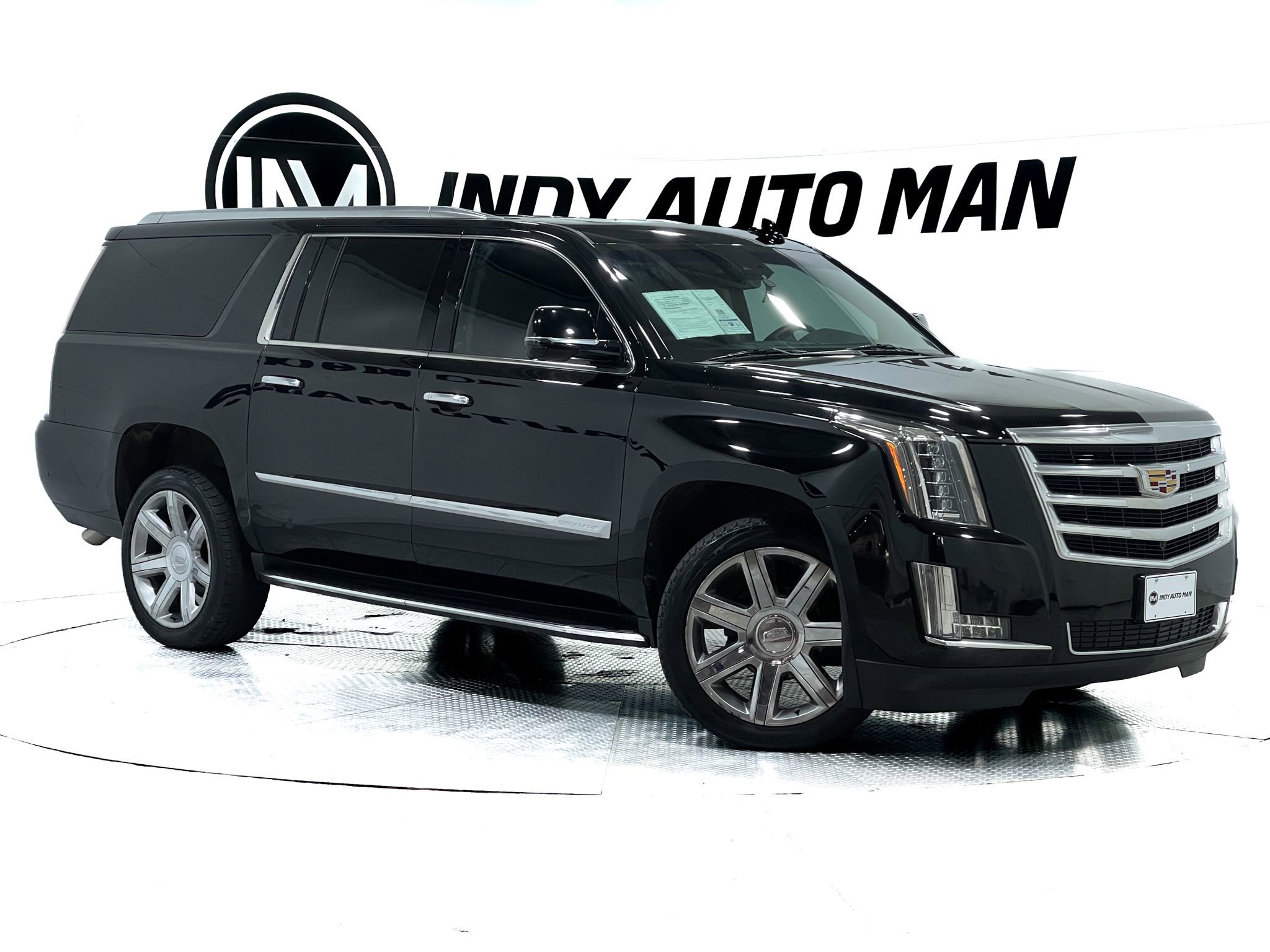 Used 2019 Cadillac Escalade ESV Luxury image 2