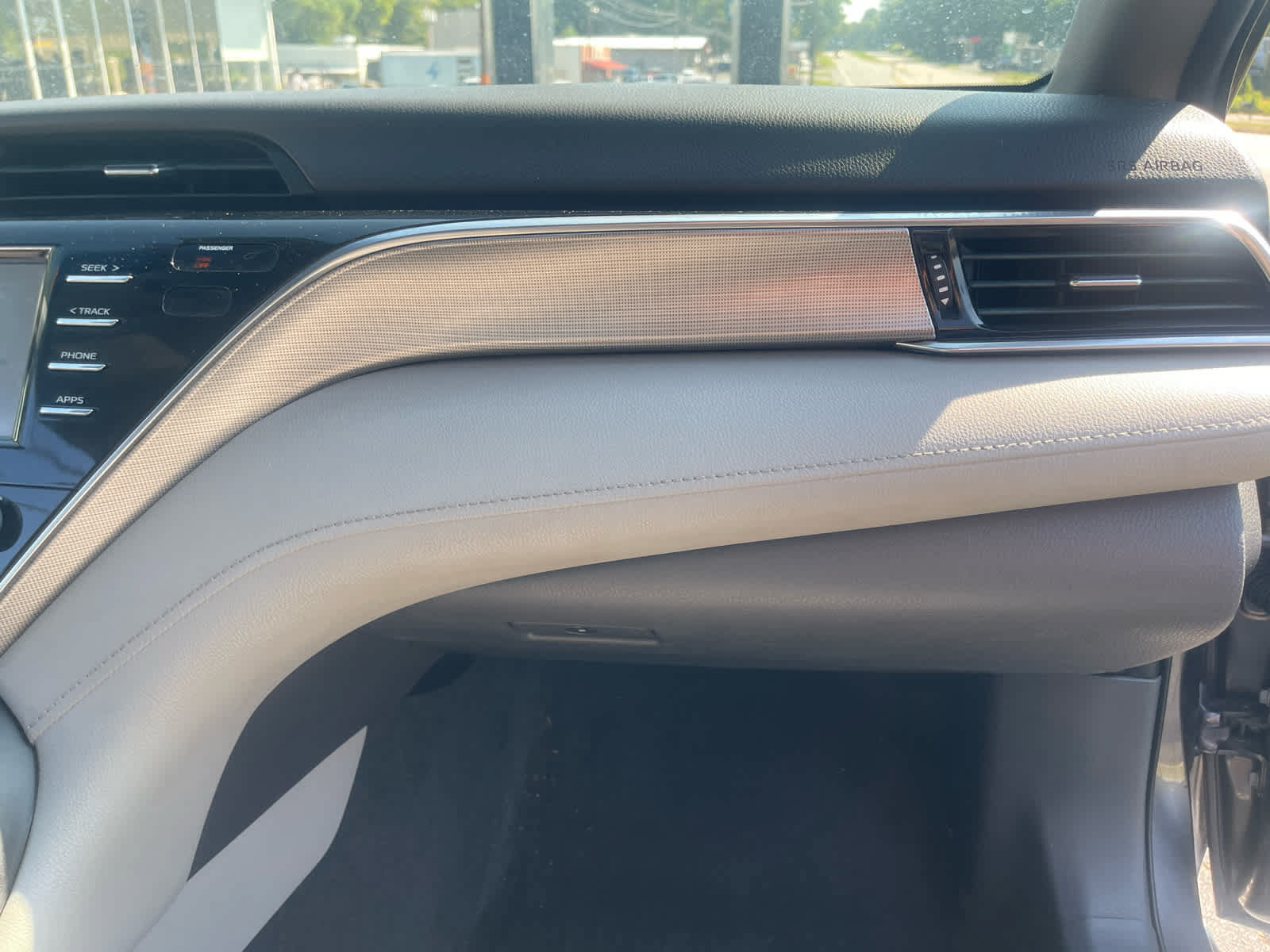 Used 2018 Toyota Camry SE w/ Convenience Package FWD image 29