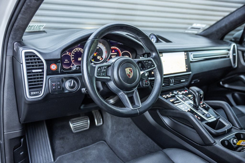 Certified 2023 Porsche Cayenne GTS image 4