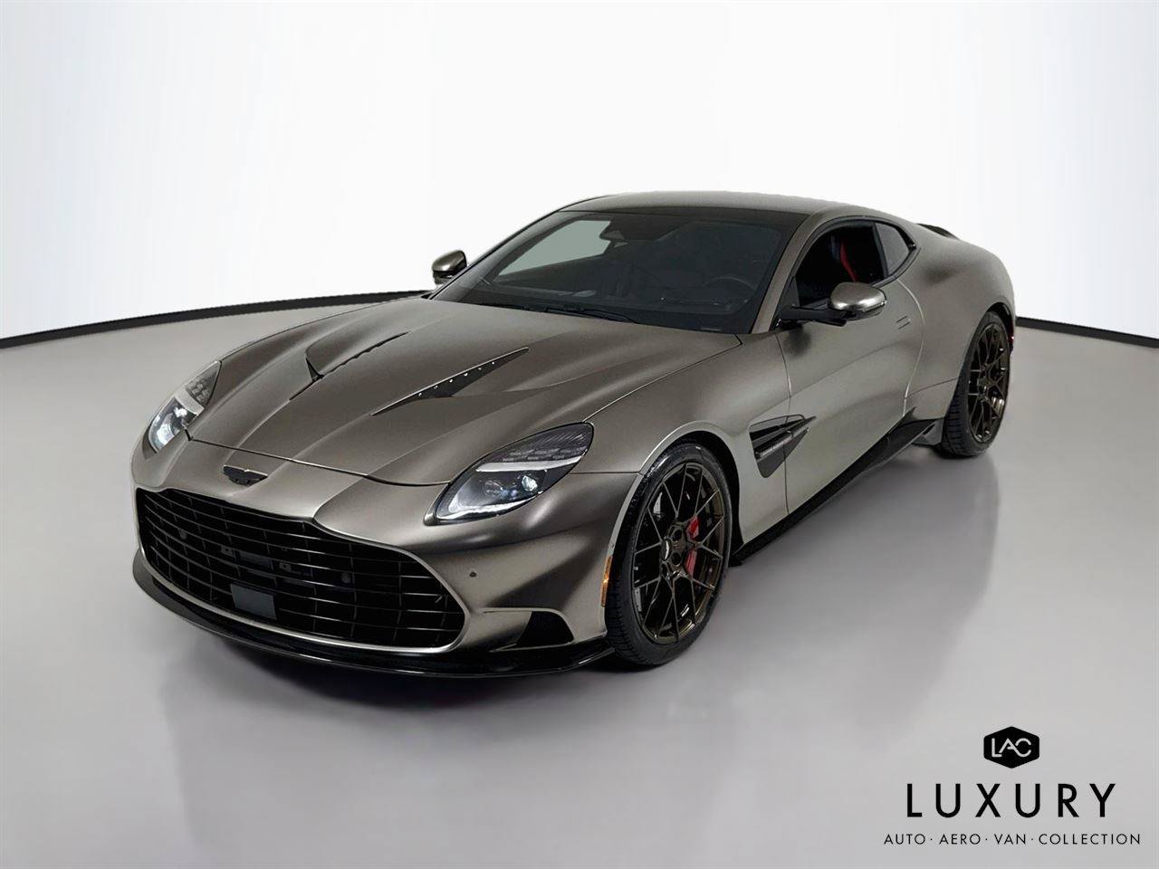 Used 2025 Aston Martin Vanquish RWD image 4