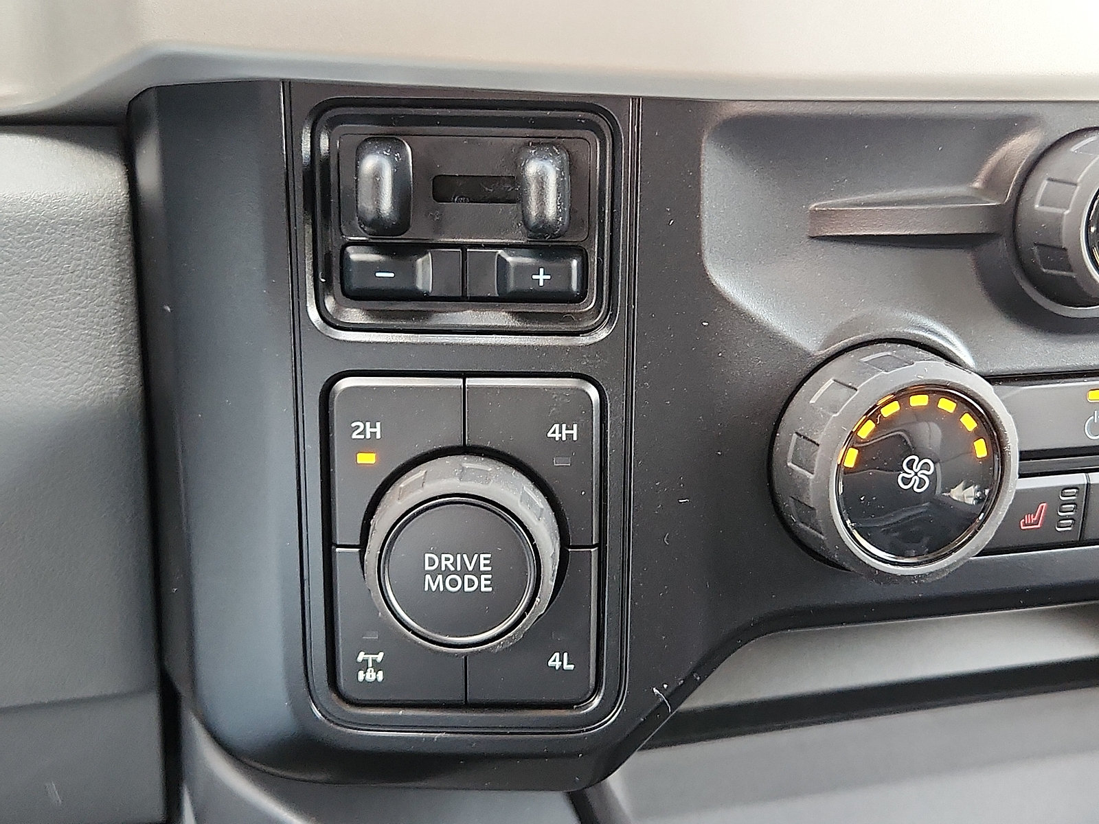 New 2026 Ford F250 XLT w/ XLT Premium Package AWD/4WD image 17