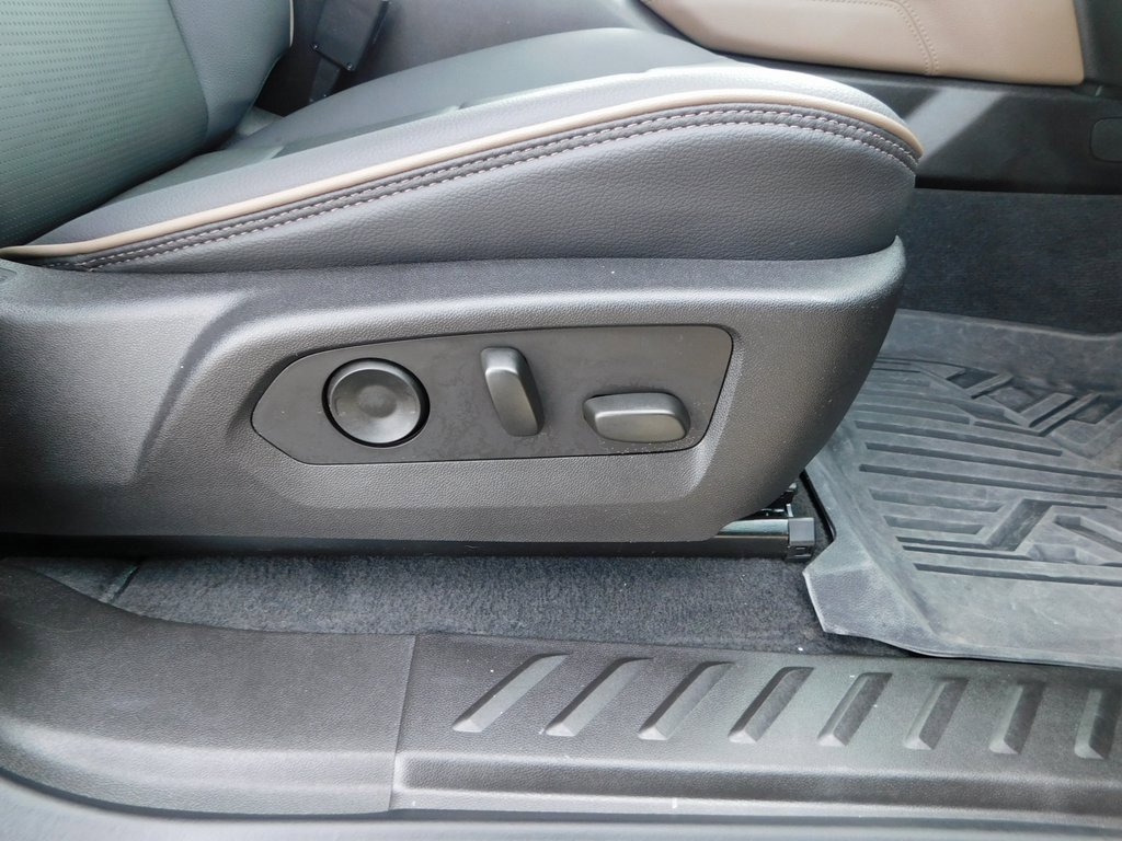 Used 2024 GMC Canyon Denali image 26