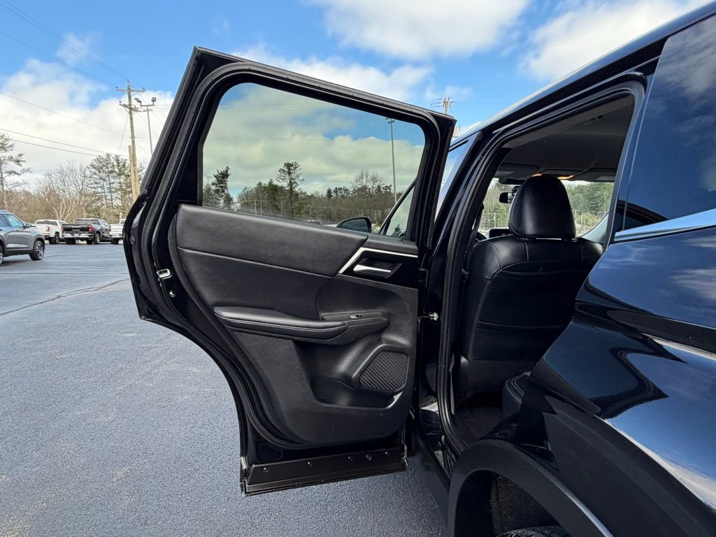 Used 2024 Mitsubishi Outlander SE AWD/4WD image 21