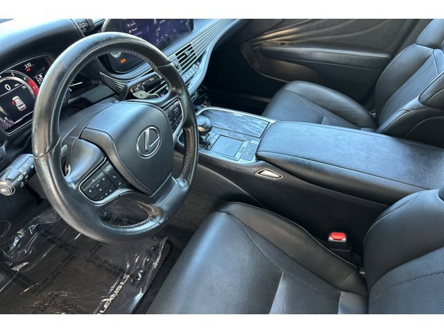 Used 2022 Lexus LS 500 w/ Cold Weather Package (CK) RWD image 10