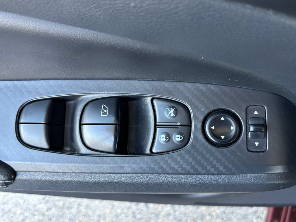 Used 2025 Nissan Altima 2.5 SV FWD image 24