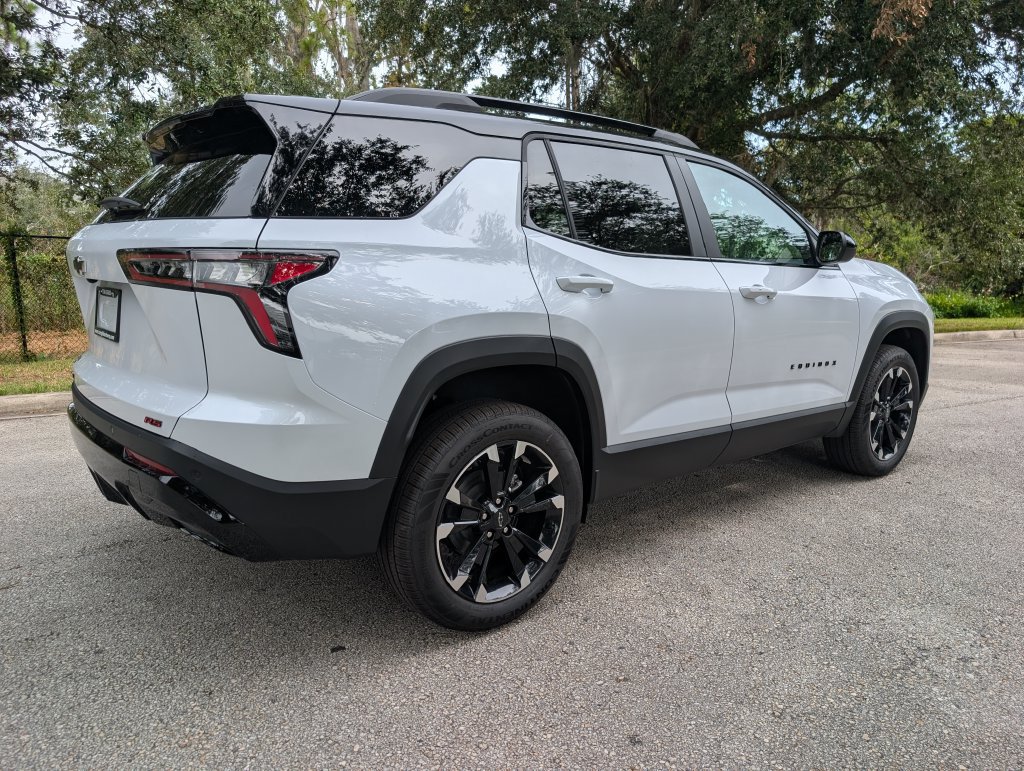 New 2027 Chevrolet Equinox RS FWD image 9