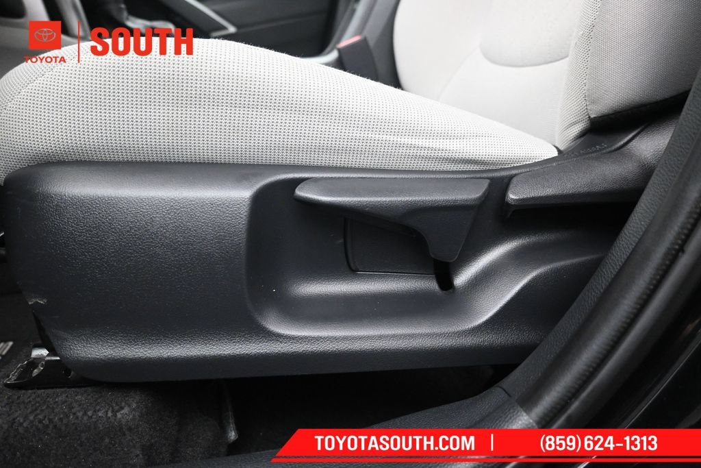 Used 2024 Toyota Corolla Cross L AWD/4WD image 21