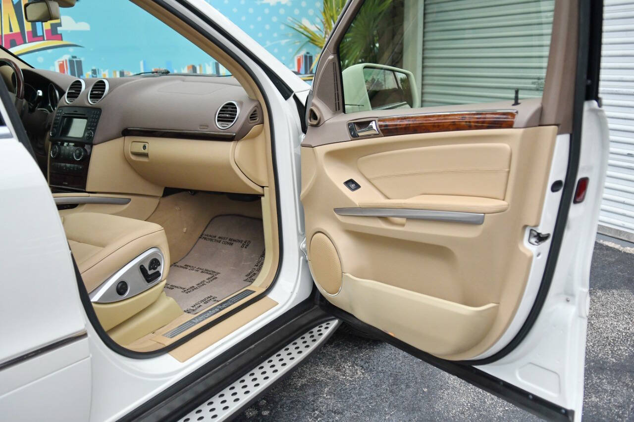 Used 2011 Mercedes-Benz GL 450 4MATIC image 36
