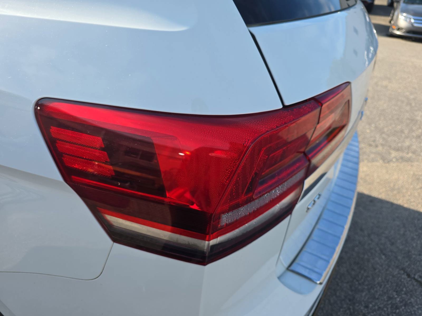 Used 2018 Volkswagen Atlas SEL w/ R-Line Package image 35