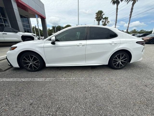 Used 2023 Toyota Camry SE FWD image 2
